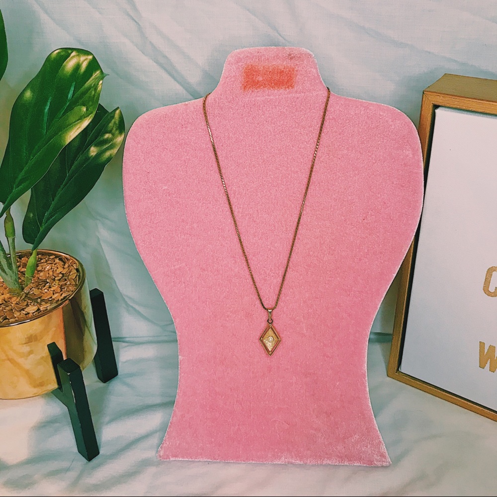 Vintage Gold Tone Necklace w Diamond Shape Pendant